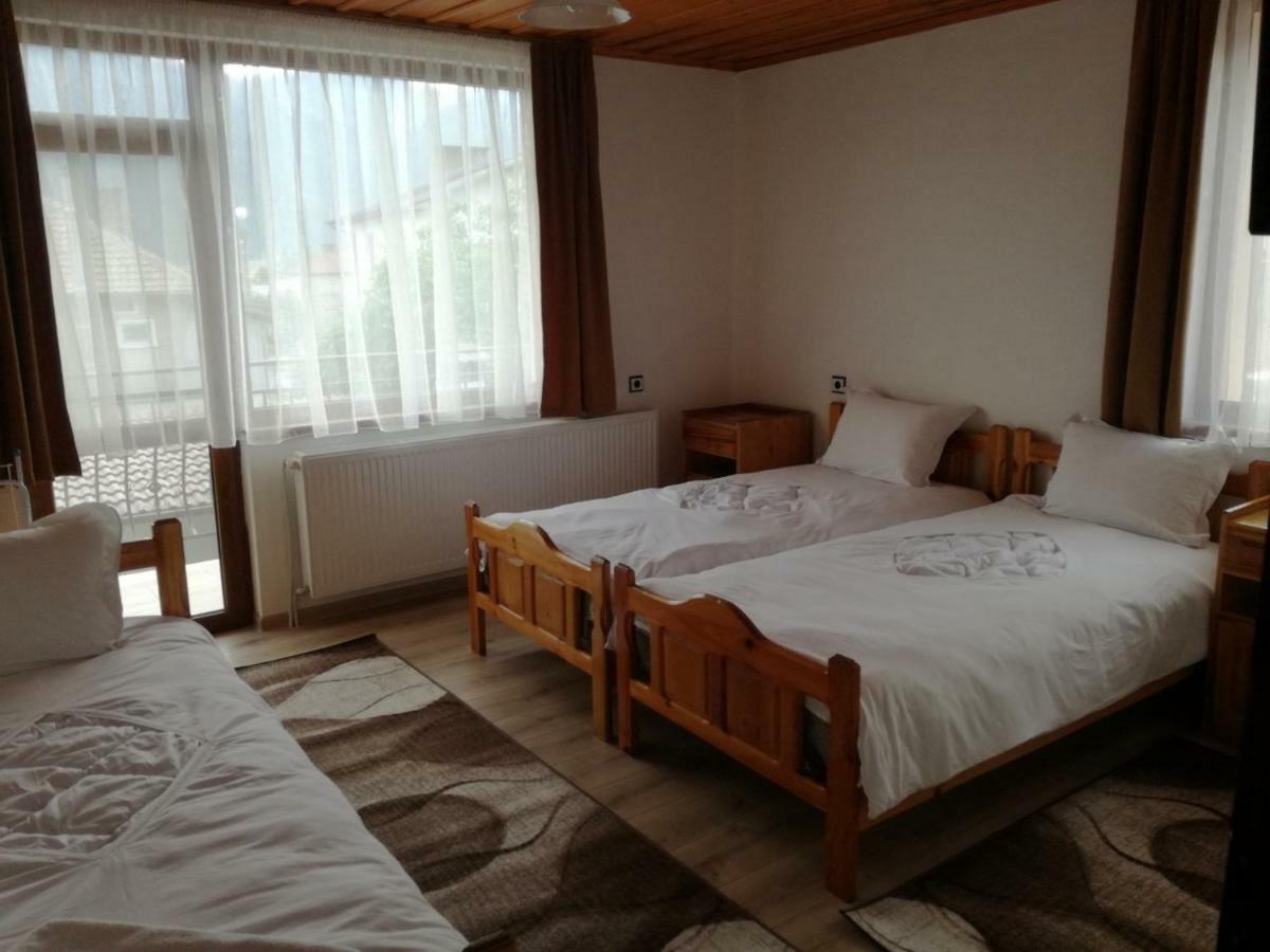 Hotel Къща Генчеви à Sarnitsa Extérieur photo
